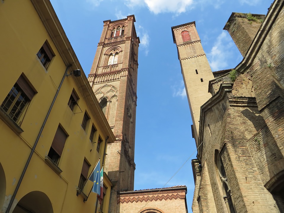 Das Zentrum Bolognas zwischen Kunst und Geschichte